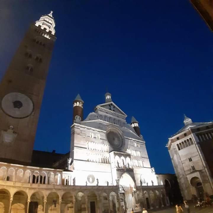 Castle House Apartamento Cremona Exterior foto